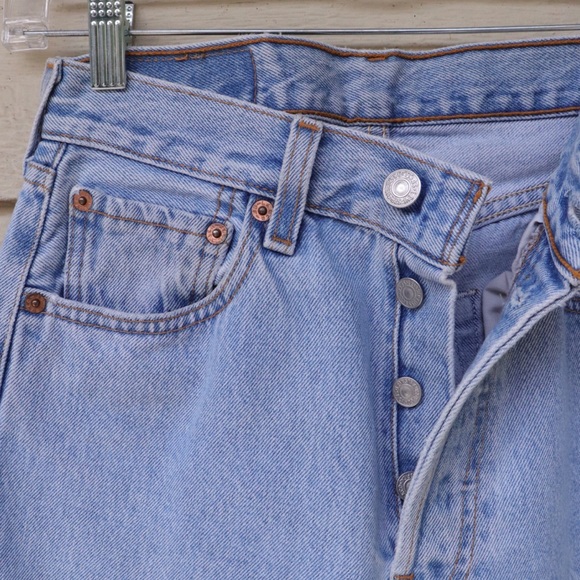 SOLD x Vintage Levi’s Button Fly Light Wash Mom Jeans - Picture 3 of 8